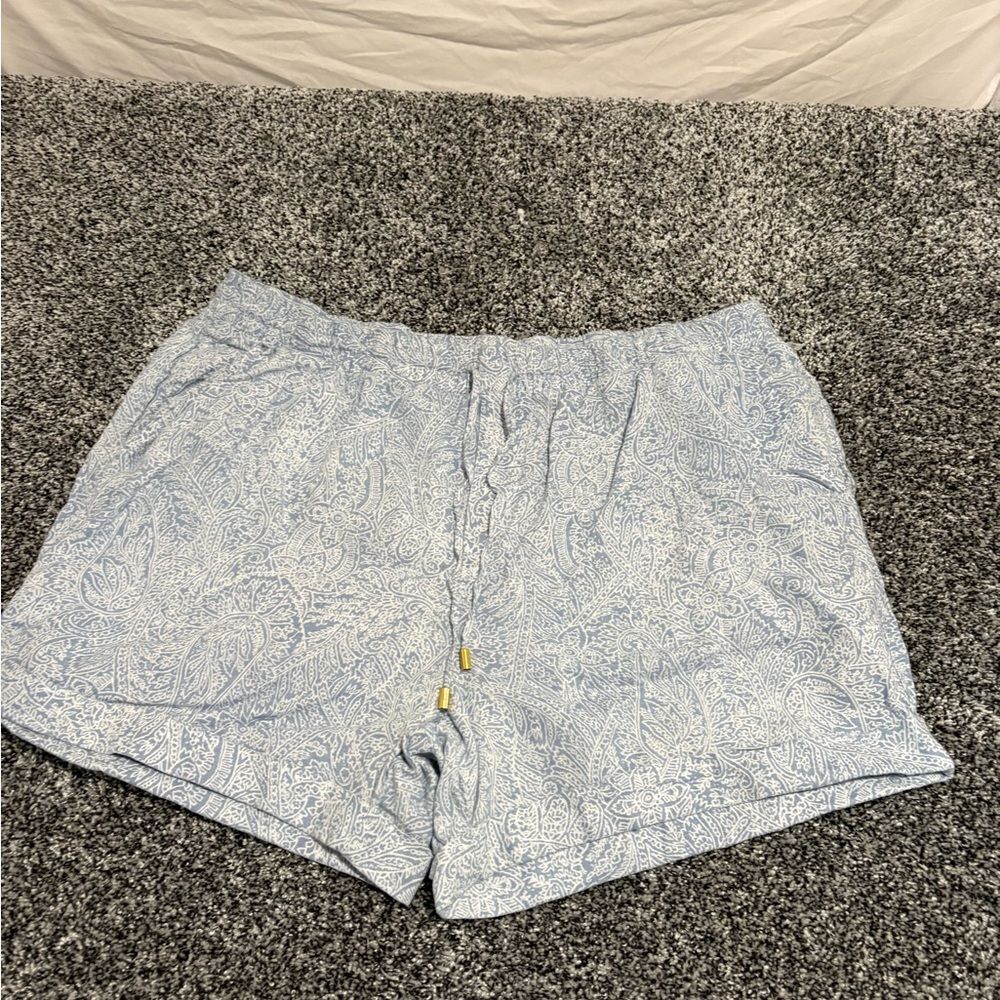 Ellen Tracy Women's Light Blue and white Paisley Shorts size xl